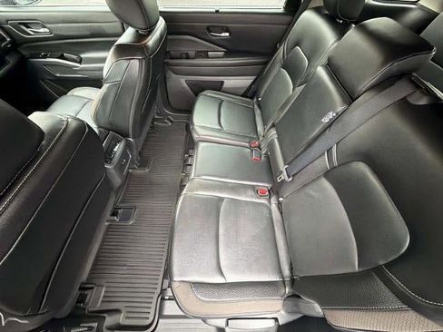 Used 2023 Nissan Pathfinder SL image 51