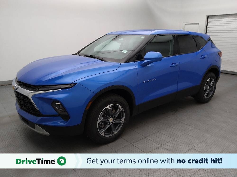 Used 2025 Chevrolet Blazer LT FWD image 1