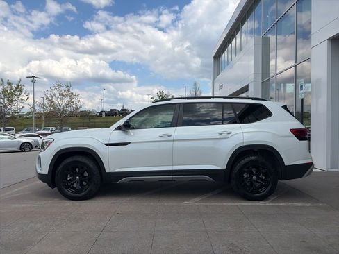 New 2026 Volkswagen Atlas Peak Edition AWD/4WD image 4