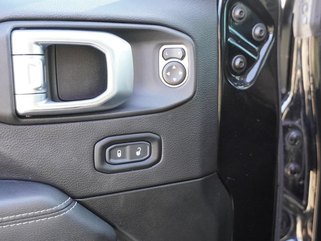 Used 2023 Jeep Gladiator Overland AWD/4WD image 18