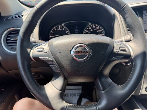 Used 2020 Nissan Pathfinder SL FWD image 19