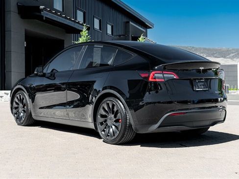 Used 2022 Tesla Model Y Performance AWD/4WD image 2