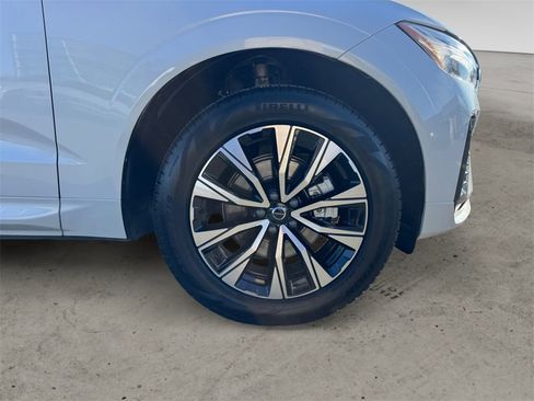 Certified 2025 Volvo XC60 B5 Core image 7