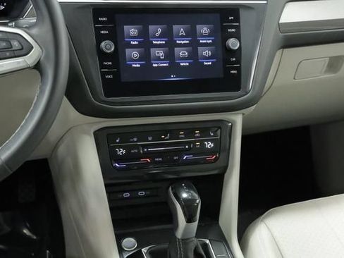Certified 2024 Volkswagen Tiguan SE w/ Panoramic Sunroof Package FWD image 16