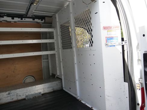 Used 2018 GMC Savana 3500 w/ Driver Convenience Package image 31