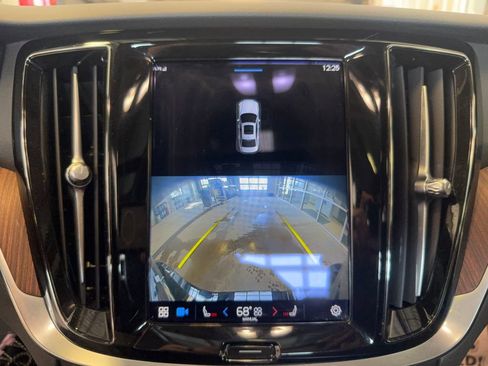 Used 2023 Volvo S60 T8 Plus image 18