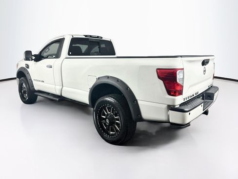 Used 2018 Nissan Titan SV w/ SV Convenience Package AWD/4WD image 5