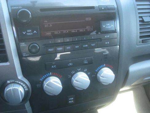 Used 2010 Toyota Tundra 4x4 Double Cab image 28