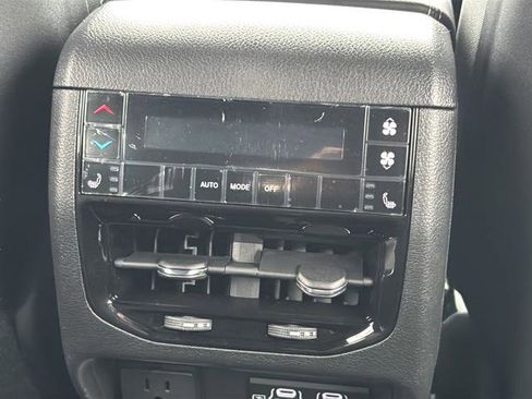 New 2025 Jeep Grand Cherokee L Limited w/ Luxury Tech Group II AWD/4WD image 43
