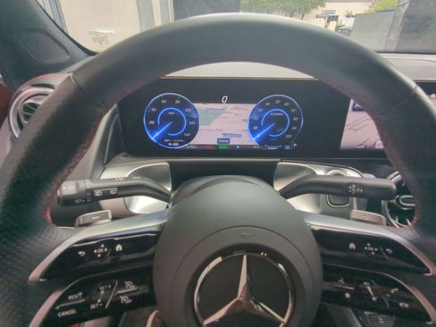 Used 2024 Mercedes-Benz EQB 300 4MATIC image 15