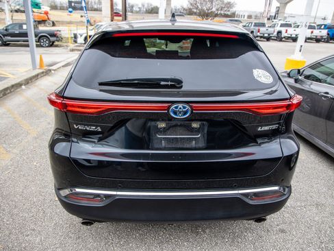 Used 2023 Toyota Venza Limited image 9