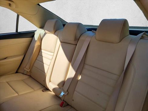 Used 2016 Toyota Camry XLE image 14