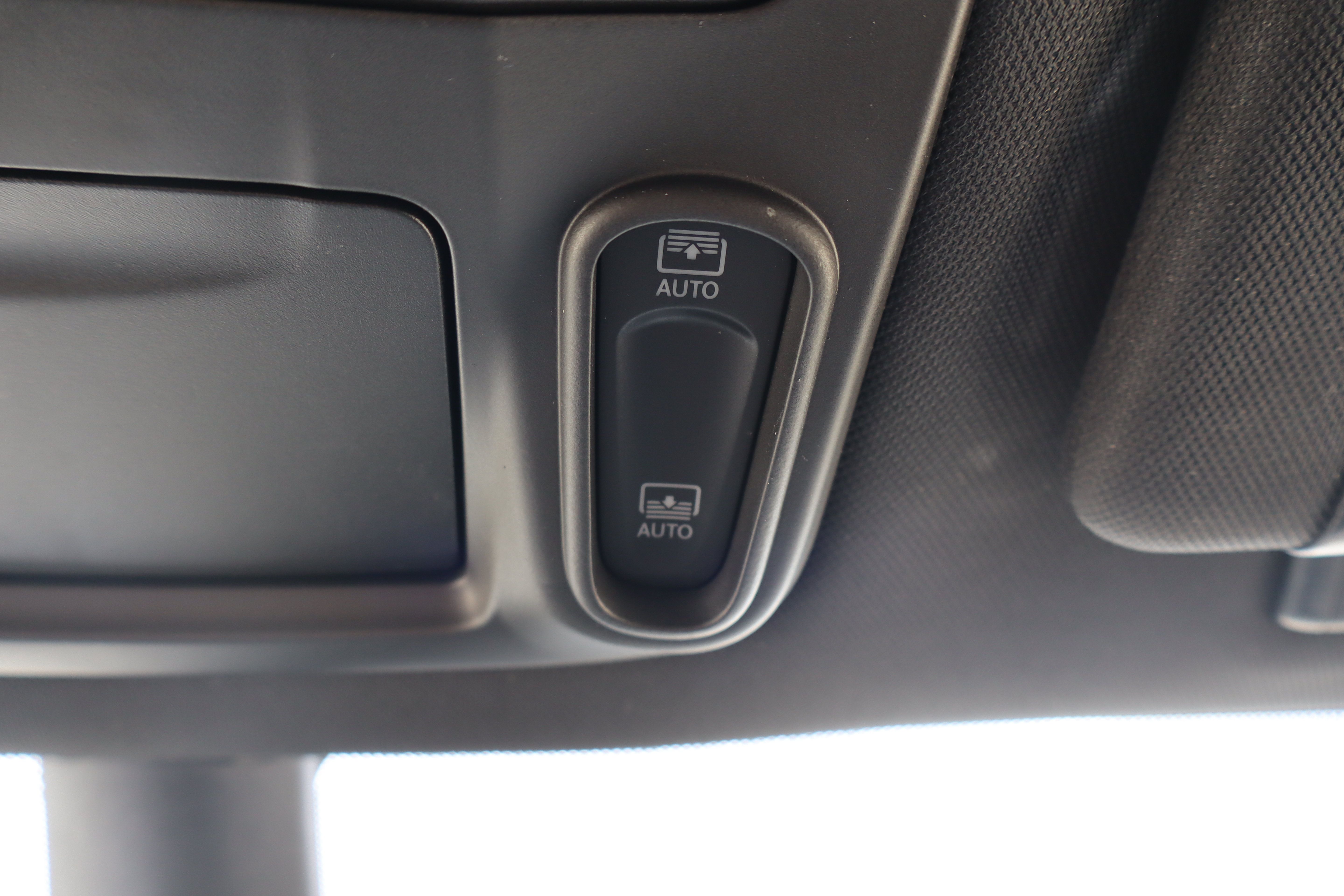 Used 2026 Chrysler Pacifica Limited FWD image 30