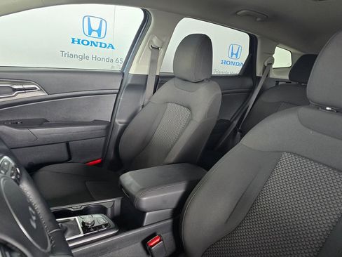 Used 2025 Kia Sportage LX FWD image 19