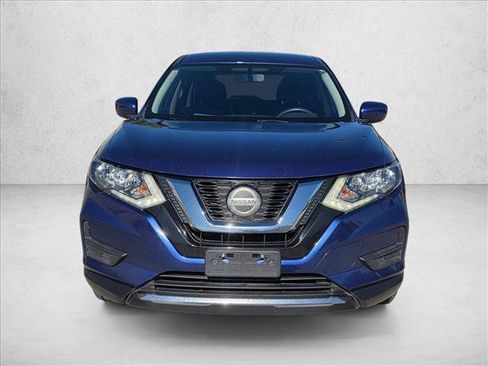 Used 2018 Nissan Rogue S image 2