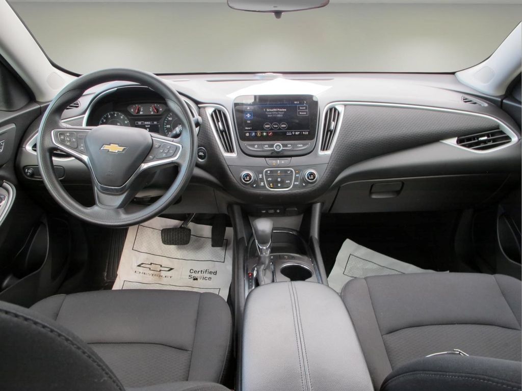 Used 2025 Chevrolet Malibu LT FWD image 23