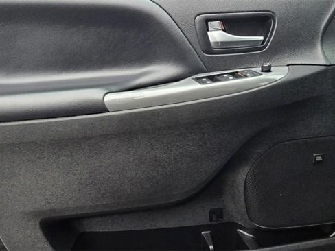 Certified 2020 Toyota Sienna SE image 16