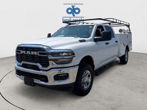 Used 2025 RAM 2500 Tradesman w/ Chrome Appearance Group AWD/4WD image 2