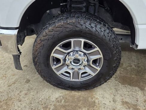 Used 2024 Ford F250 Lariat w/ FX4 Off-Road Package AWD/4WD image 10
