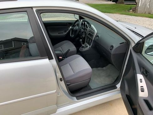 Used 2006 Pontiac Vibe w/ Sport Package FWD image 17