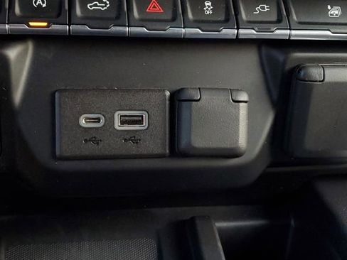 Used 2020 Chevrolet Silverado 1500 High Country w/ Technology Package image 35