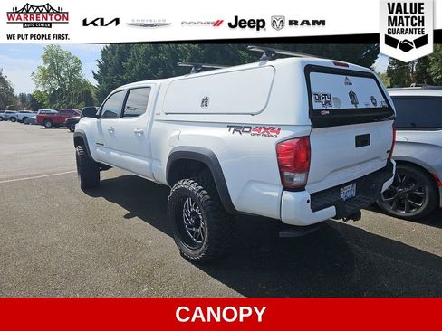 Used 2017 Toyota Tacoma TRD Off-Road w/ Premium & Technology Package AWD/4WD image 4