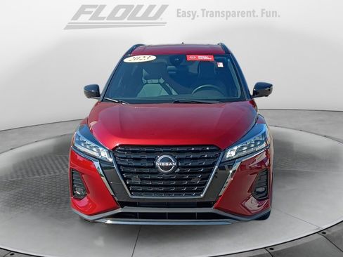 Used 2023 Nissan Kicks SR w/ SR Premium Package FWD image 2