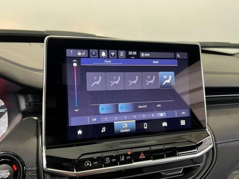 New 2026 Jeep Compass Latitude image 39