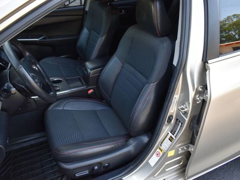 Used 2015 Toyota Camry SE FWD image 18