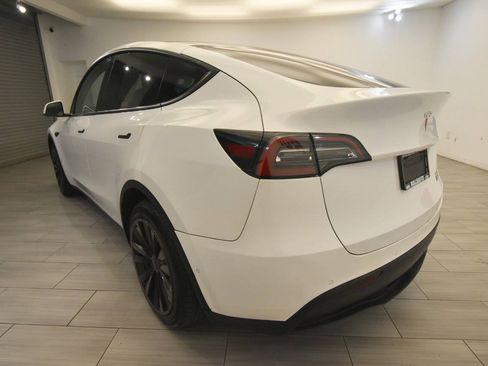 Used 2022 Tesla Model Y Long Range AWD/4WD image 3