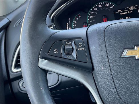 Certified 2022 Chevrolet Trax LT w/ Driver Confidence Package image 17