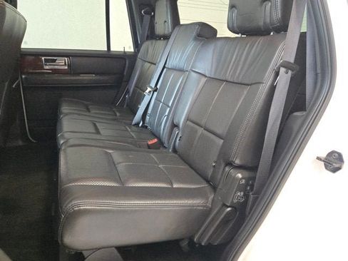 Used 2012 Lincoln Navigator 4WD image 18