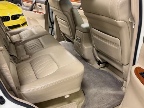 Used 2005 Lexus LX 470 4WD image 32