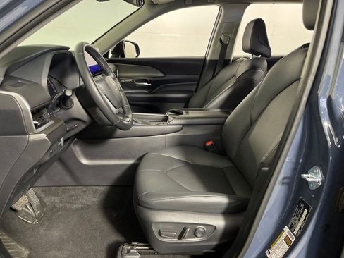Certified 2025 Toyota Grand Highlander FWD image 12