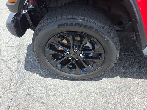 Used 2025 Jeep Wrangler Unlimited Sahara AWD/4WD image 10