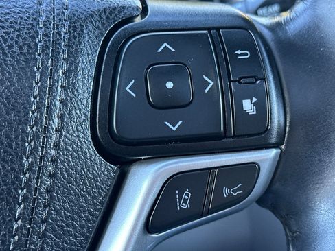 Used 2019 Toyota Highlander XLE image 28