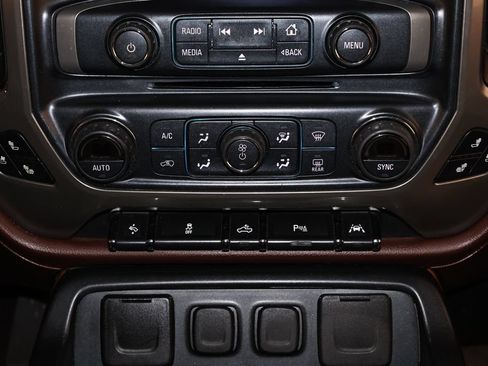 Used 2018 Chevrolet Silverado 1500 High Country AWD/4WD image 30