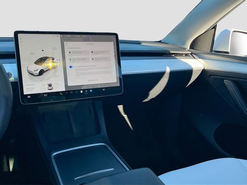 Used 2023 Tesla Model Y Long Range image 22