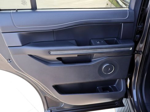 Used 2024 Ford Expedition XLT RWD image 13