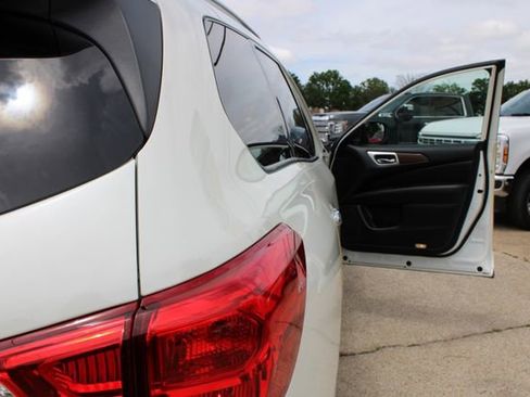 Used 2020 Nissan Pathfinder Platinum w/ Cargo Package FWD image 44