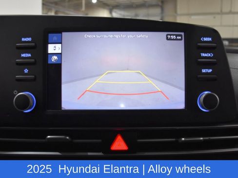 Used 2025 Hyundai Elantra SE FWD image 18