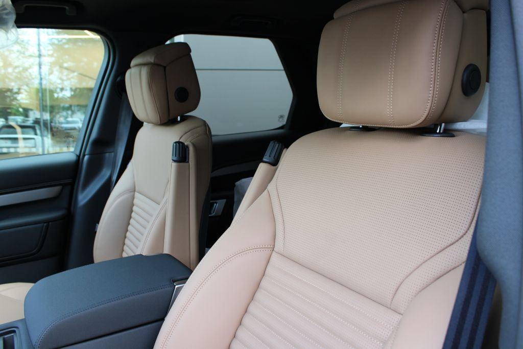 New 2026 Land Rover Discovery Dynamic SE AWD/4WD image 9