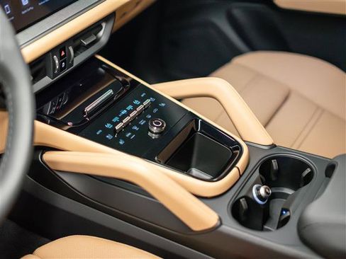 New 2026 Porsche Cayenne Coupe image 23