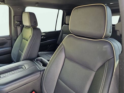 Used 2024 GMC Yukon XL SLT image 19