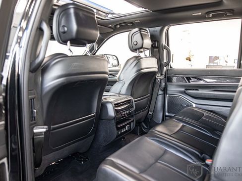 Used 2022 Jeep Wagoneer Series II w/ Premium Group I AWD/4WD image 32