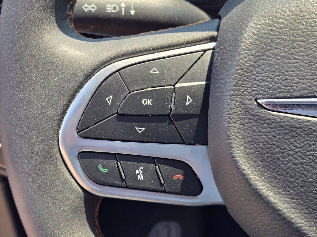 Used 2023 Chrysler Pacifica Pinnacle FWD image 21