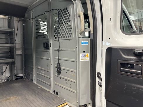Used 2017 Ford Transit 250 130 Low Roof RWD image 16