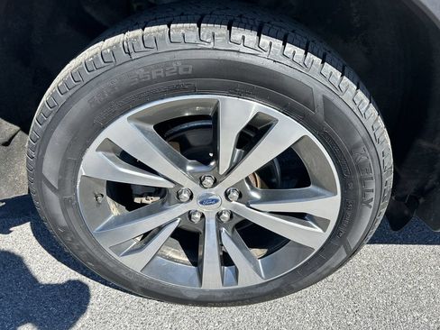 Used 2020 Ford Explorer Platinum w/ Premium Technology Package AWD/4WD image 9