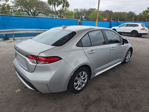 Used 2022 Toyota Corolla LE image 6