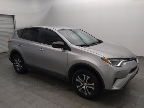 Used 2018 Toyota RAV4 LE FWD image 11